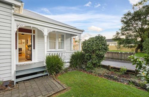 Mount Eden House | Beautiful Heritage Home in Mt Eden by Zodiak Stays