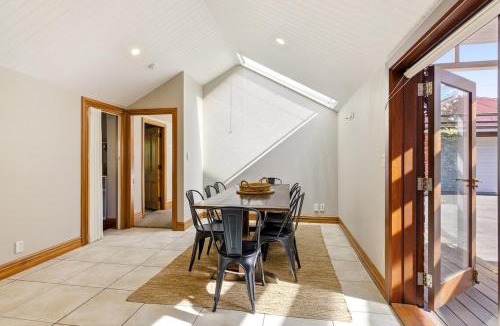 Christchurch City Centre House | Beautiful villa near CBD with pool