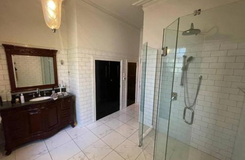 Christchurch City Centre House | Beautiful villa near CBD with pool