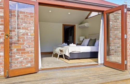 Christchurch City Centre House | Beautiful villa near CBD with pool