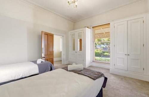 Christchurch City Centre House | Beautiful villa near CBD with pool