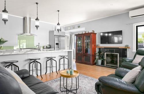 Gisborne House | Central Family Home 5 min to CBD!