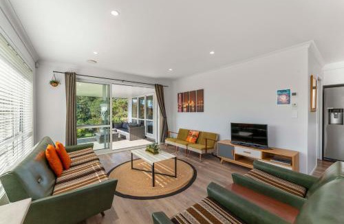 Waipahihi House | House In The Heights