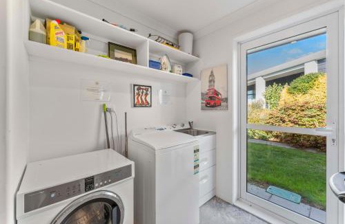 Waipahihi House | House In The Heights