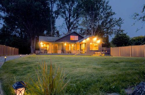 Ngongotaha House | Stillwater Resort - Lakefront Estate with two dwellings spa pools SUPs - Sleeps 16