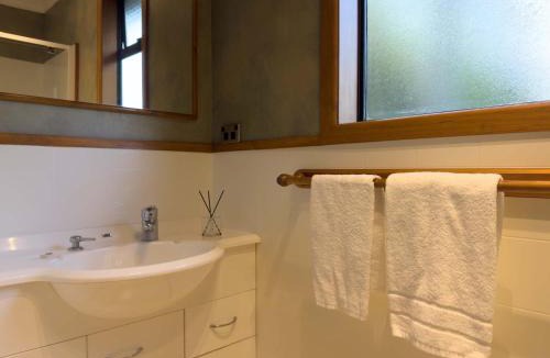Ngongotaha House | Stillwater Resort - Lakefront Estate with two dwellings spa pools SUPs - Sleeps 16