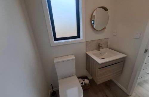Tata Beach Ski Chalet | Totaranui Accommodation Chalet One
