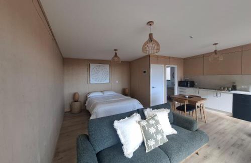 Tata Beach Ski Chalet | Totaranui Accommodation Chalet One