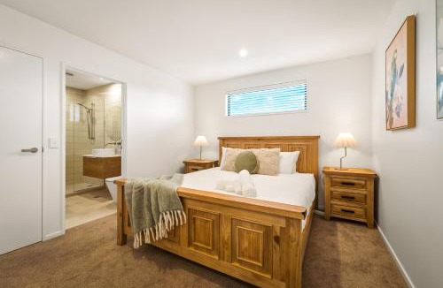 Saint Albans House | 3 BRM Townhouse 5 mins drive to CBD - free parking