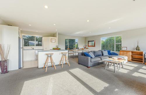 Renwick House | Vineyard View - Blenheim Holiday Home