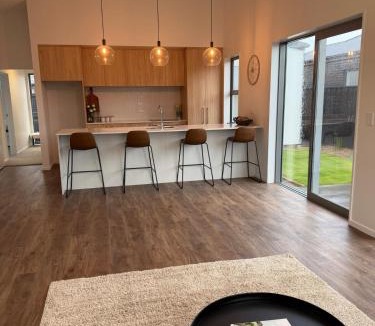 Lincoln Apartment | The Ultimate Lincoln Stay Brand New 3BR Home