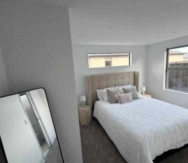 Lincoln Apartment | The Ultimate Lincoln Stay Brand New 3BR Home