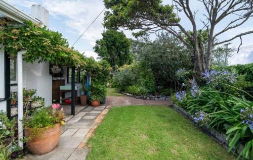 Mount Maunganui House | Wisteria Cottage