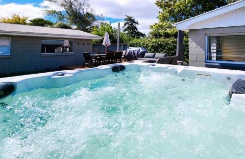 Hoon Hay House | GOOD VIBES - Soak Connect Play