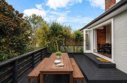 Hamilton East House | Peaceful Retreat in Hamilton East - By Superior Stays