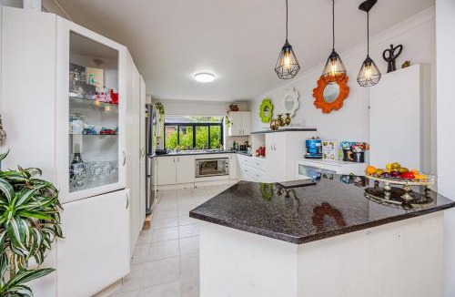Goodwood Heights House | Spacious 5BR Holiday Home Near Manukau