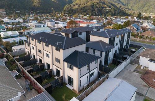 Lower Hutt House | Cozy Wellington Retreat with Outdoor Space