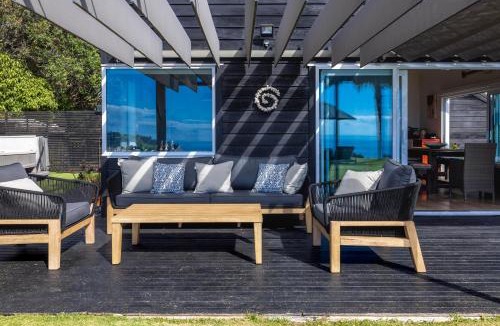 Onetangi House | The Point Onetangi - Heated pool, hot tub & ocean views