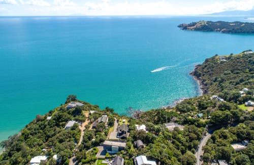 Onetangi House | The Point Onetangi - Heated pool, hot tub & ocean views