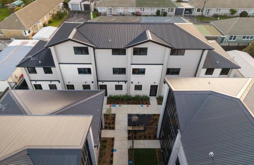 Lower Hutt House | Stylish Townhouse for Families and Groups