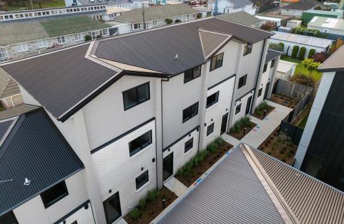 Lower Hutt House | Stylish Townhouse for Families and Groups