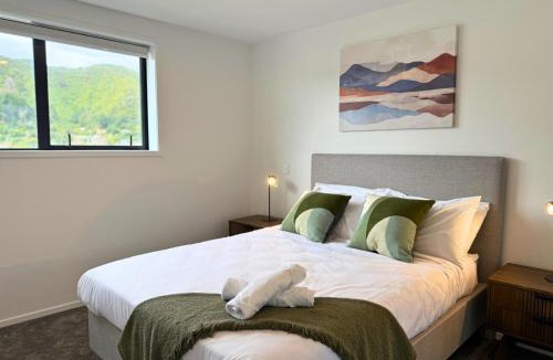 Lower Hutt House | Stylish Townhouse for Families and Groups