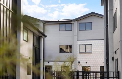 Lower Hutt House | Stylish Townhouse for Families and Groups