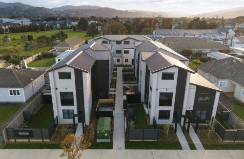 Lower Hutt House | Stylish Townhouse for Families and Groups