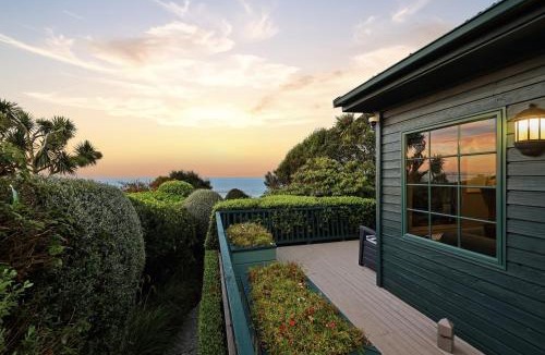 Ahuriri Flat House | Private seaside couples hideaway