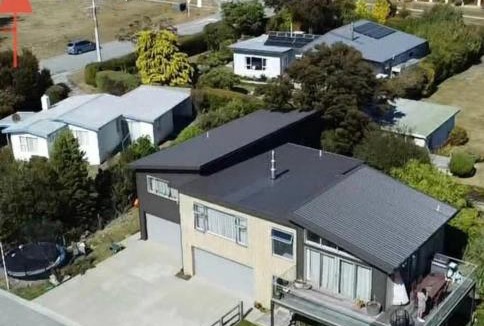 Lake Hawea House | Lake Hāwea Lakefront House