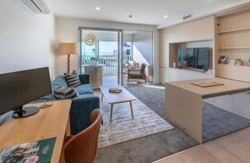 Christchurch Apartment | Waves & Wellness - Spa Pool and Parking