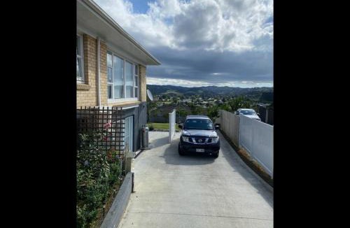 Tikipunga House | Stylish 1BR Retreat | Patio | Walk to Shops | Parking