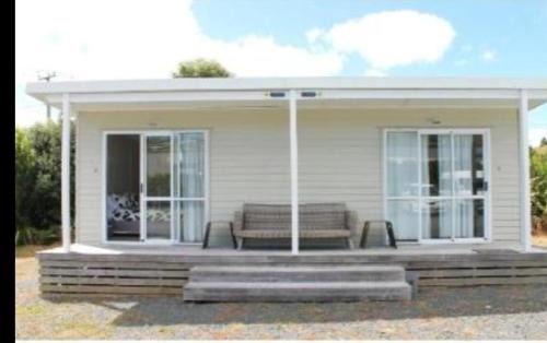 Raglan House | Raglan park rest and stay cabins - Private studio