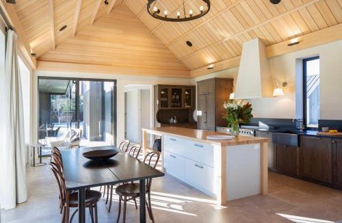 Speargrass Flat House | NEW! Speargrass Villa - Hot Tub - Swimming Pool