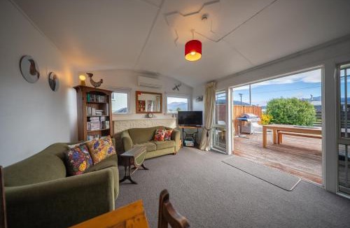 Te Anau House | Dragon Fly Cottage - Te Anau Holiday Home