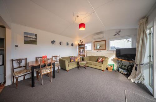 Te Anau House | Dragon Fly Cottage - Te Anau Holiday Home