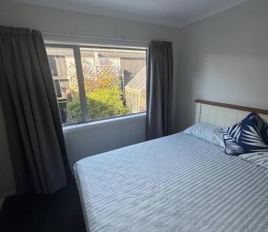 Aotea House | Spacious One-Bedroom with Private Bathroom Aotea