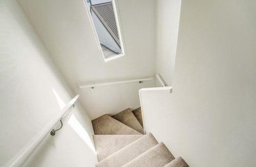 Henderson House | Henderson Retreat 3BR Townhouse with Parking