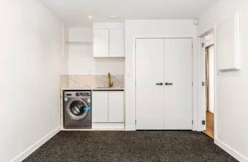 Taupo House | Lake Haven Apartment 3 - modern and popular near lake and town