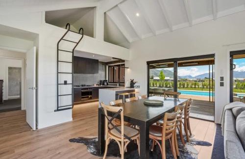Wanaka House | Wanaka Mountain Oasis - Spa & Pool