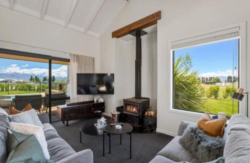 Wanaka House | Wanaka Mountain Oasis - Spa & Pool