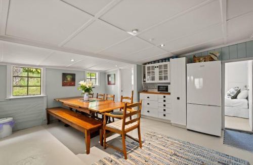Wanaka House | Walnut Cottage - Sleeps 6, Walk to Lake