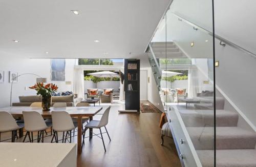 Saint Albans House | Holly Road Executive Townhouse