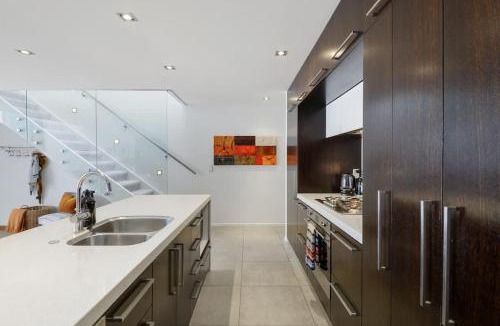 Saint Albans House | Holly Road Executive Townhouse