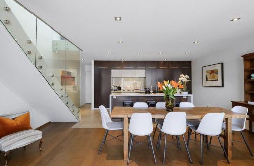 Saint Albans House | Holly Road Executive Townhouse