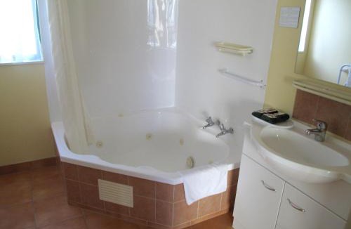 Paraparaumu Hotel | Elliotts Kapiti Coast Motor Lodge