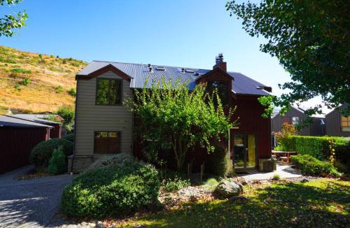 Cardrona House | Cardrona Sanctuary by Aotearoa Escapes