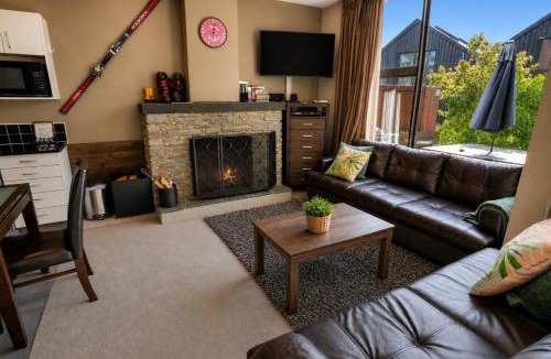 Cardrona House | Cardrona Sanctuary by Aotearoa Escapes
