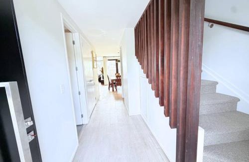 Pakuranga House | Modern Pakuranga Home | 3BR Near Mall & School
