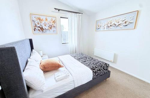 Pakuranga House | Modern Pakuranga Home | 3BR Near Mall & School
